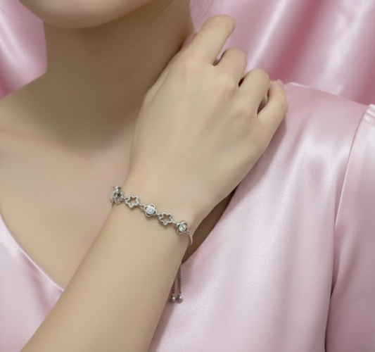 Graceful silver bracelet with blooming motifs and a sleek adjustable design