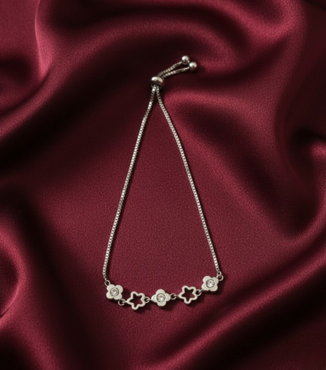 Graceful silver bracelet with blooming motifs and a sleek adjustable design