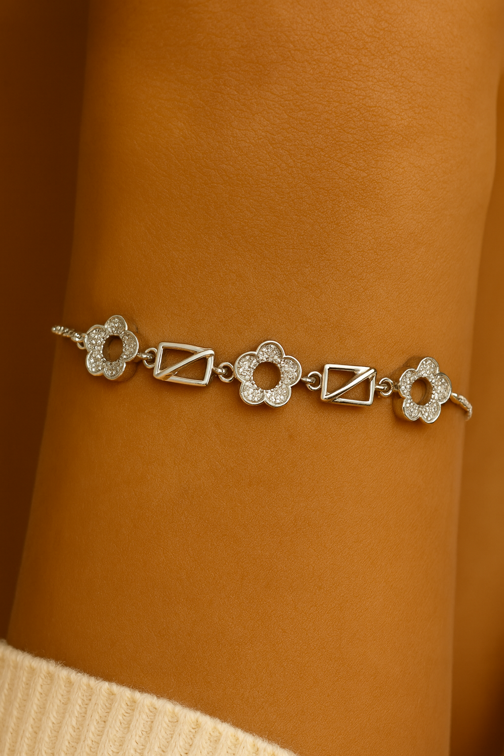 Elegant silver Sparkling Flower & Line Bolo Bracele